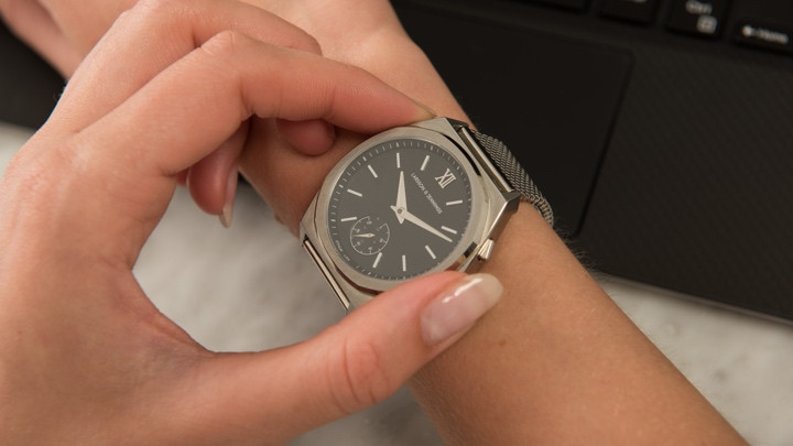 Wave is a hybrid smartwatch that comes with its own concierge service