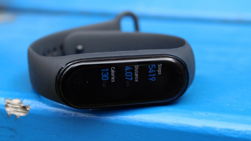 xiaomi-mi-band-4-pictures-7-1564573532-w2f3-full-width-inline-1564583048-epuk-column-width-inline-1565974510-BMai-column-width-inline