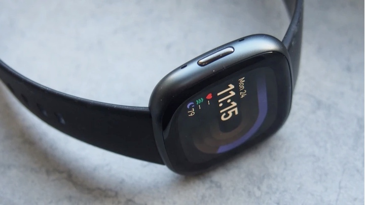 Fitbit Versa 4 screen