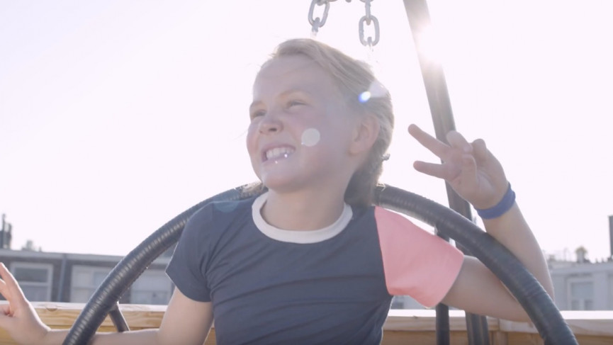 This smart t-shirt changes colour to help your kid avoid sunburn