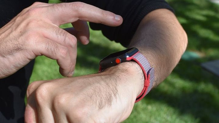 An Apple Watch that tracks glucose could be years away, says report