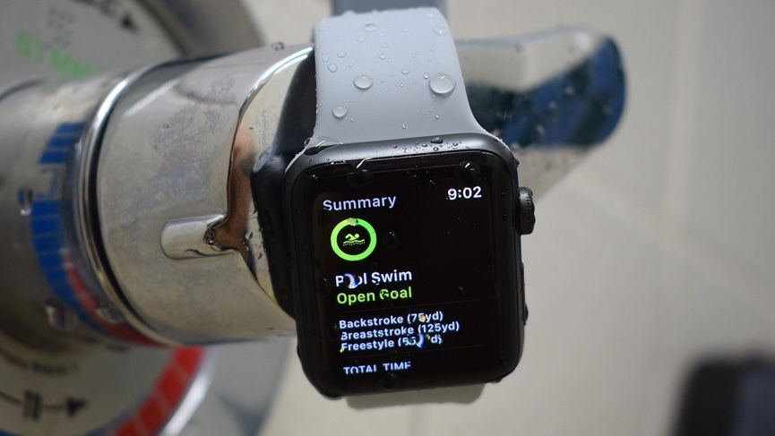 Swimming with Apple Watch Series 3 and Fitbit Ionic