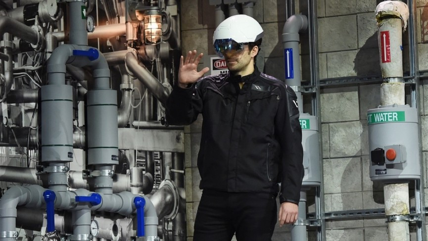 Daqri Smart Helmet gives you X-ray-like vision to see inside objects