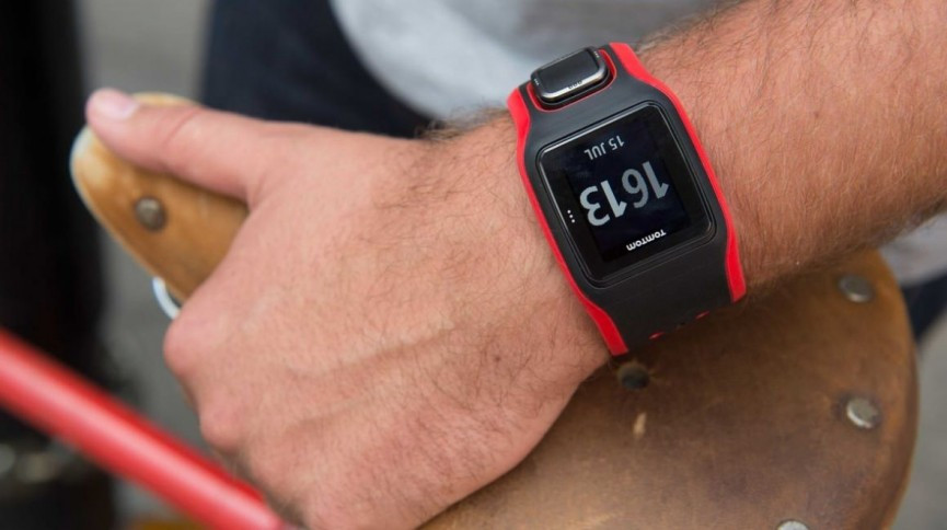 Garmin Forerunner 225 v Fitbit Surge v TomTom Cardio Multisport