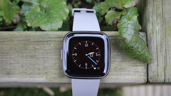 ​Fitbit Charge 4 vs Versa 2: Make the right choice