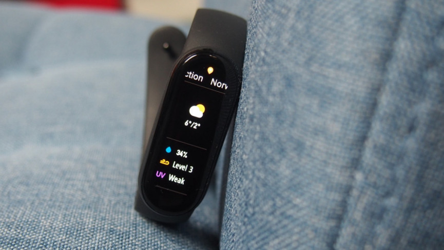 Xiaomi Mi Band 6 v Amazfit Band 5: cheap trackers face-off