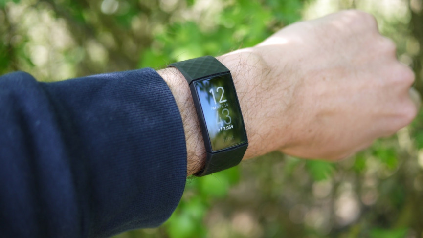 ​Fitbit Charge 4 vs Versa 2: Make the right choice