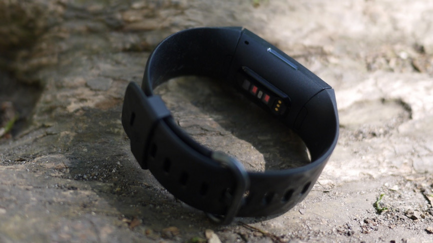 ​Fitbit Charge 4 vs Versa 2: Make the right choice