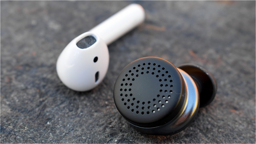 Apple AirPods v Doppler Here One