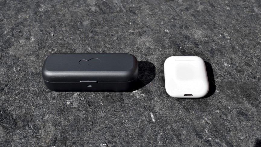 Apple AirPods v Doppler Here One