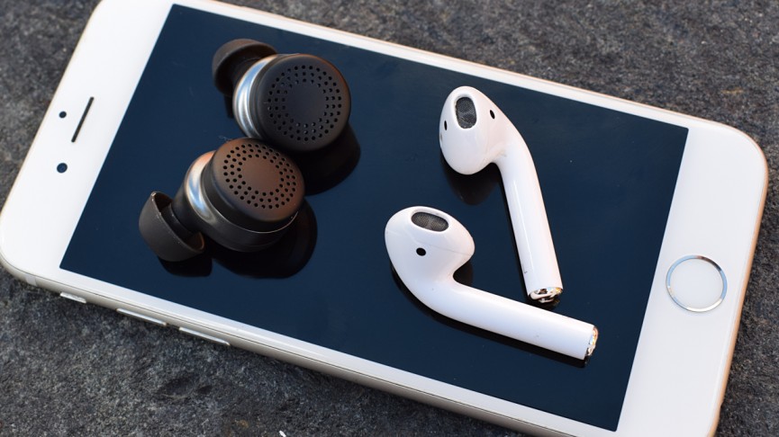 Apple AirPods v Doppler Here One