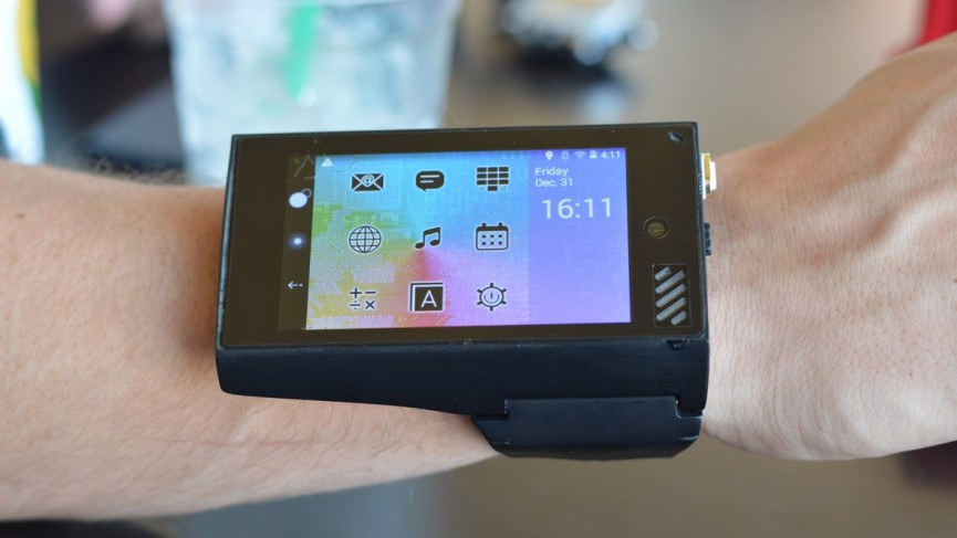 Rufus Cuff: First impressions of the phone-sized wearable