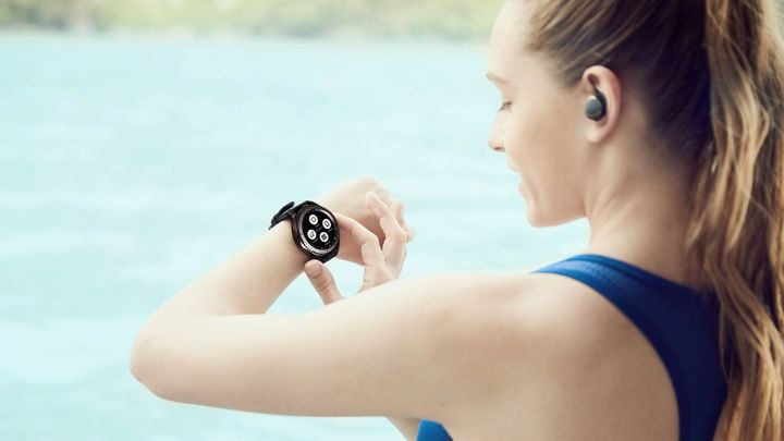 Week in wearable: Fitbit issues fix for data drain, Apple Watch display details emerge