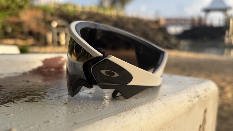 oakley meta vanguard side logo