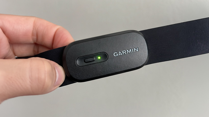 Garmin HRM 200 in hand