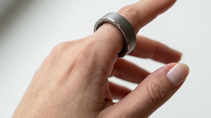 Wearing Mirlray Smart Ring