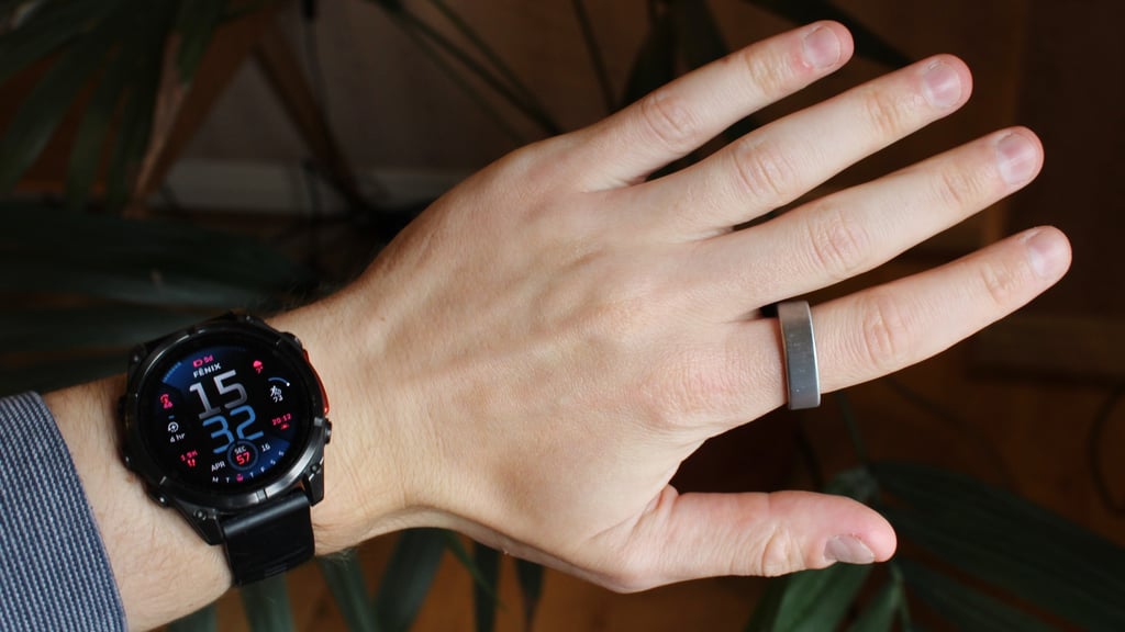 garmin-v-oura-hand