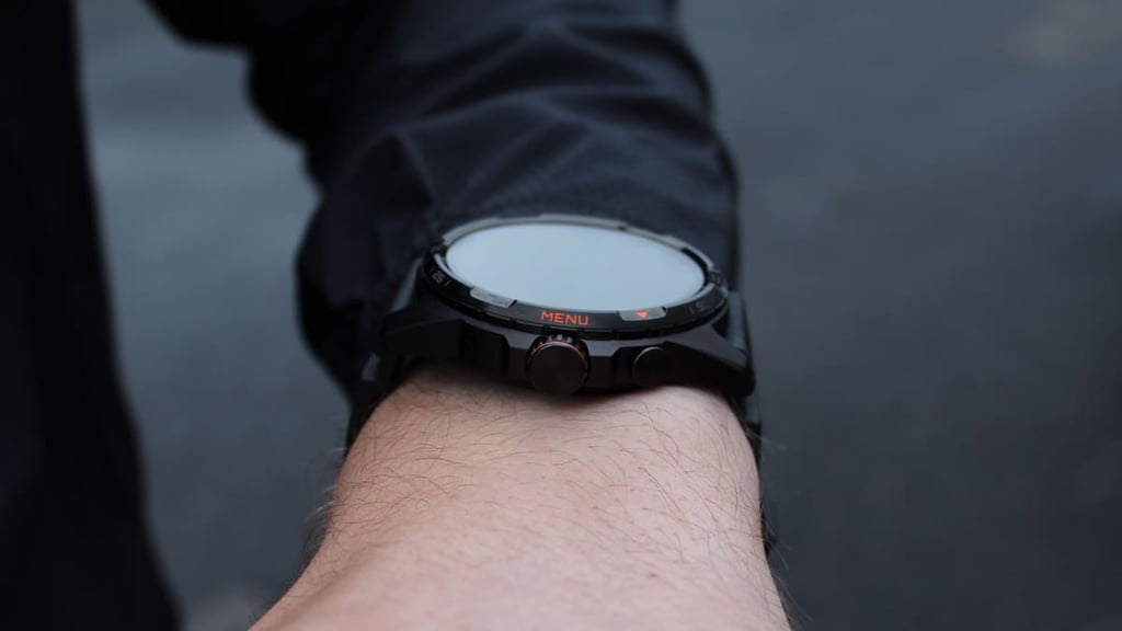 mobvoi-ticwatch-atlas-review-side-angle