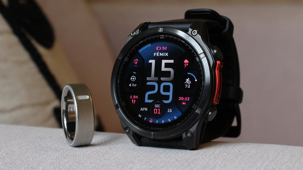 oura-v-garmin-side-on