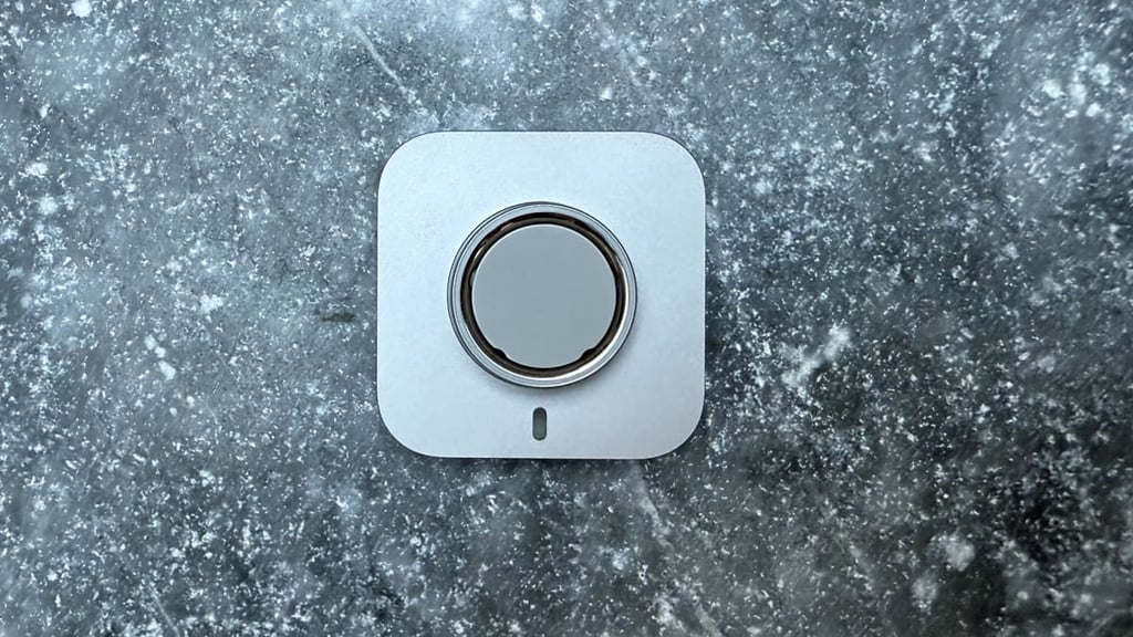 Oura Gen 4 on charging puck