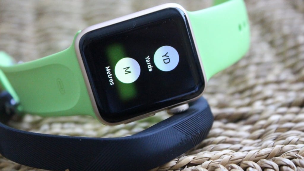 Swimming with Apple Watch Series 2 and Fitbit Flex 2