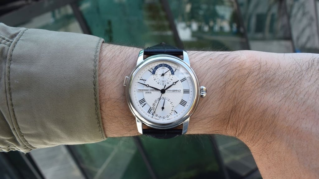 Frederique Constant Hybrid Manufacture review