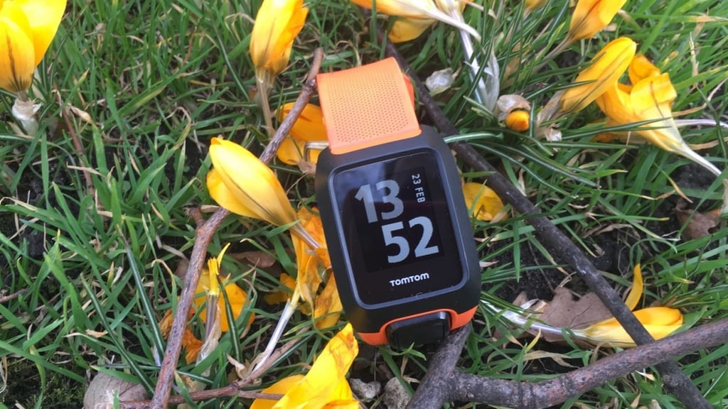 TomTom Adventurer v Garmin Fenix 3