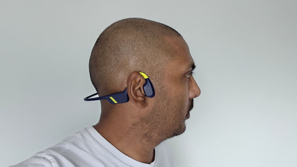 Suunto Aqua headphones side on