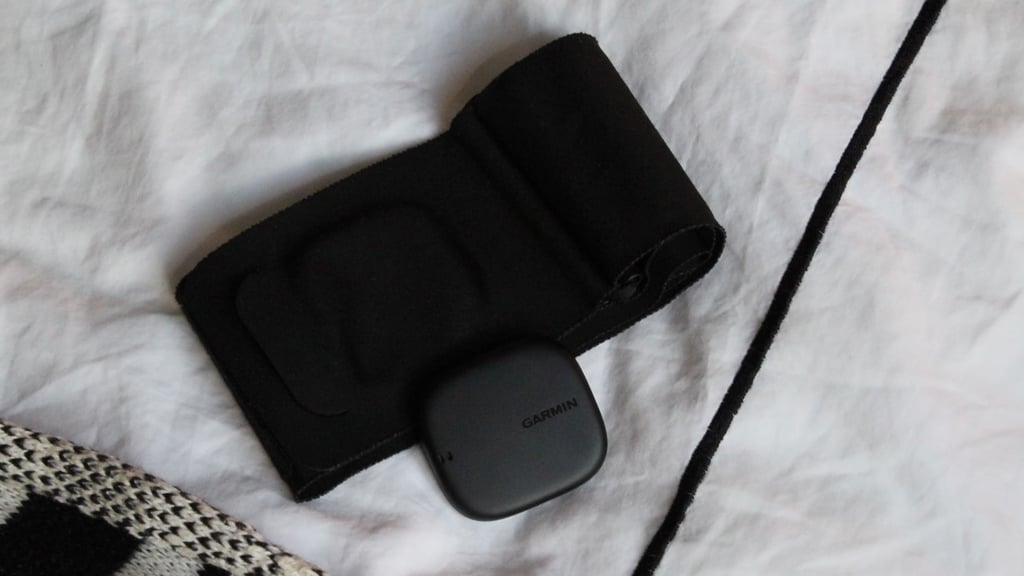 garmin-sleep-index-tracker-on-bed