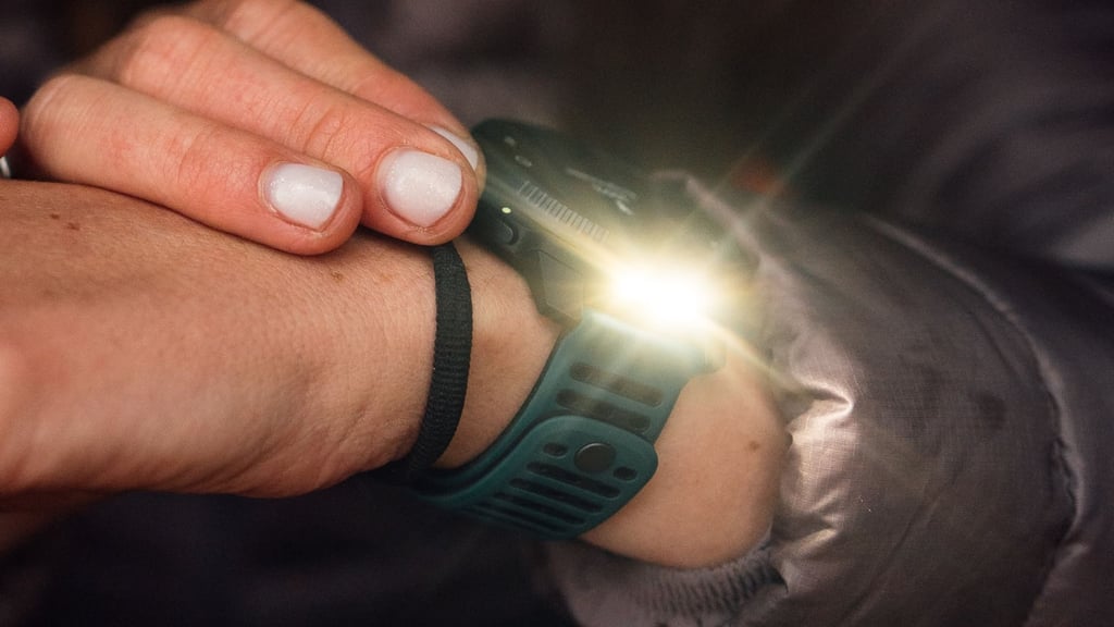 suunto-vertical-2-flashlight