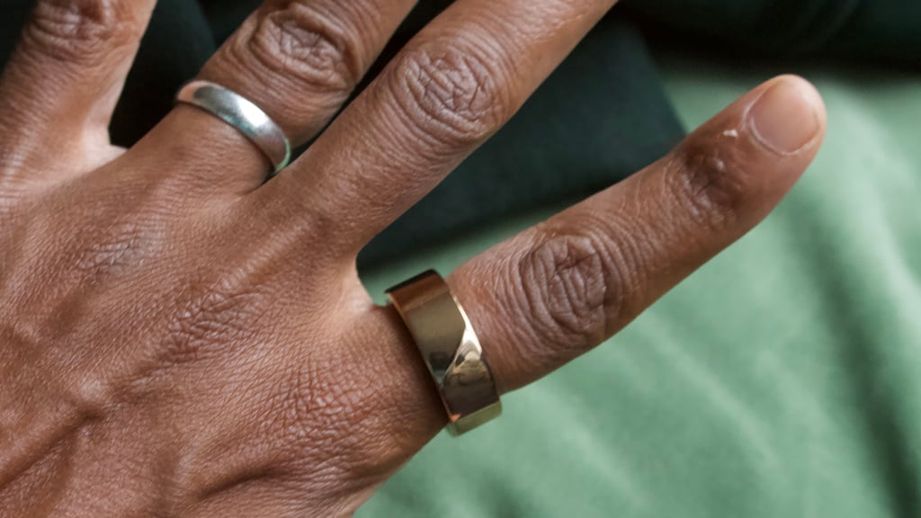 Luna Gen 2 smart ring on male index finger