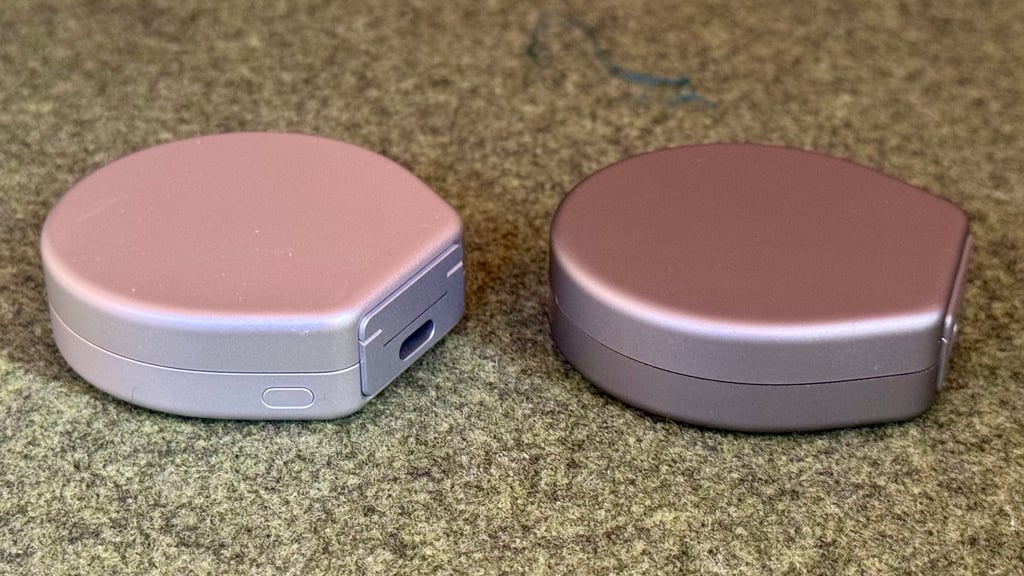 oura-ring-4-v-5-charging-case-comparison