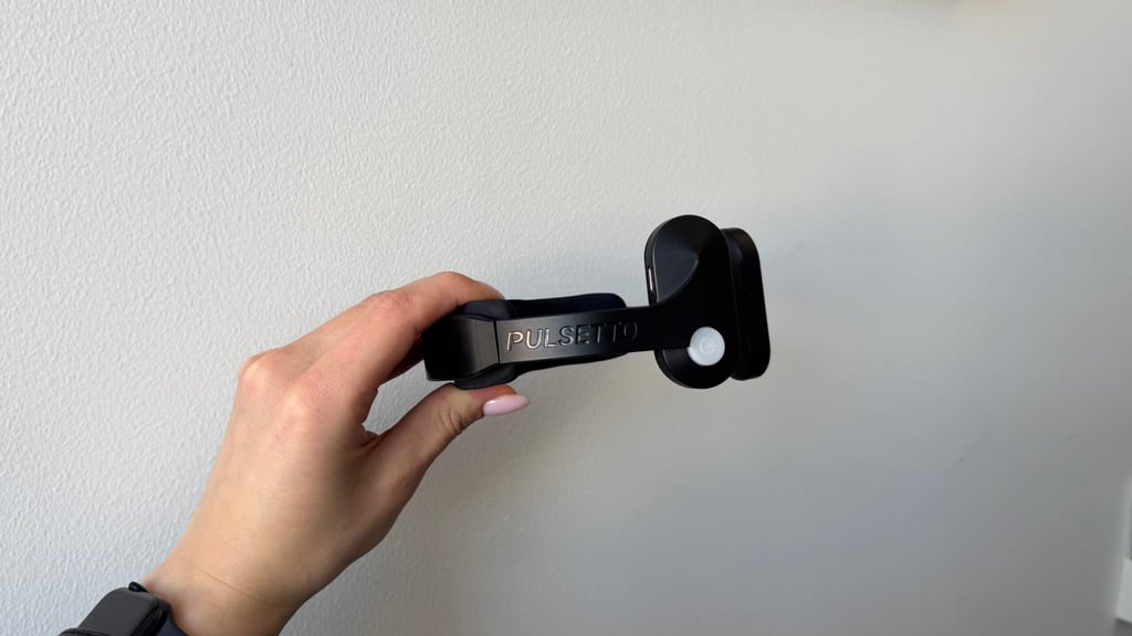 Pulsetto device in hands