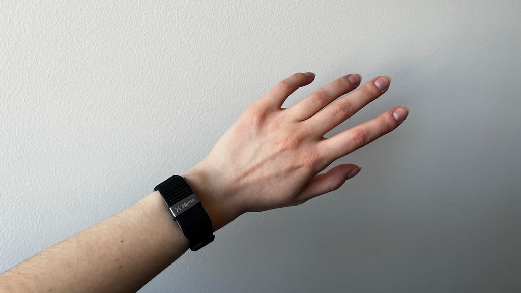 hume band on wrist
