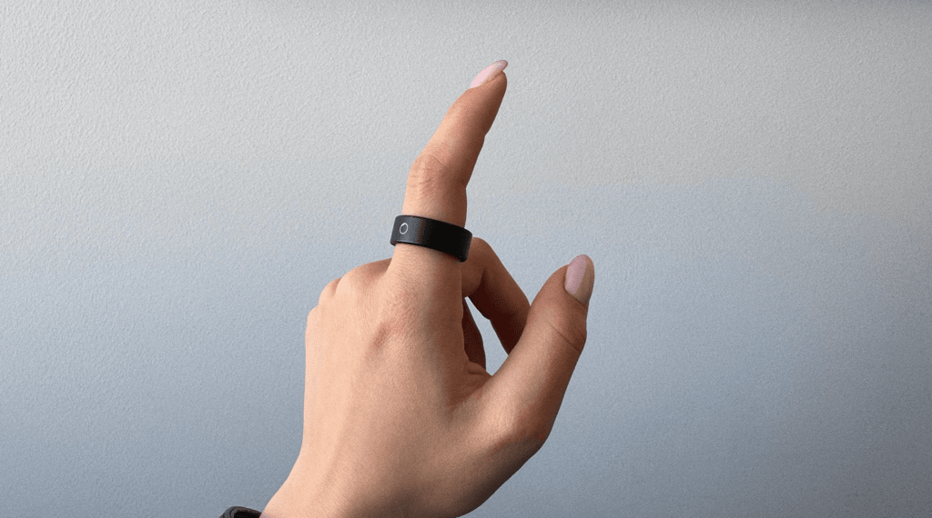 Circular Ring 2 on a finger display