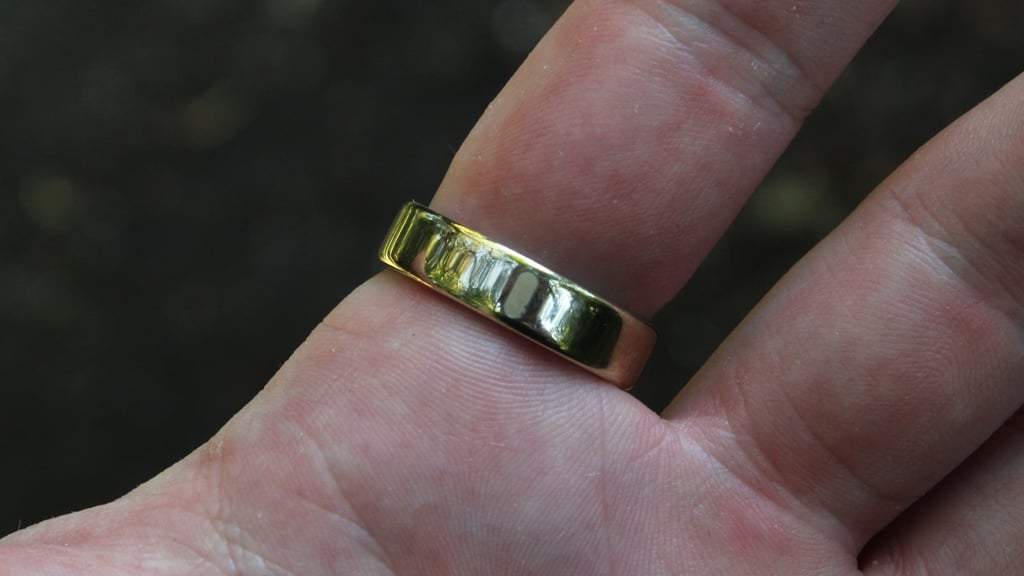 oura ring 5 close up palm