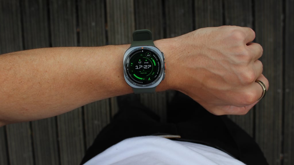 samsung galaxy watch ultra 2 top down watch face