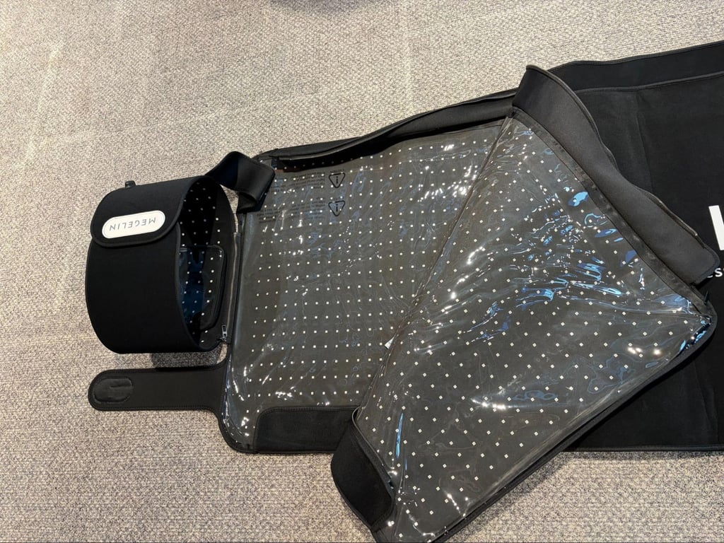 Inside of Megelin red light therapy bag