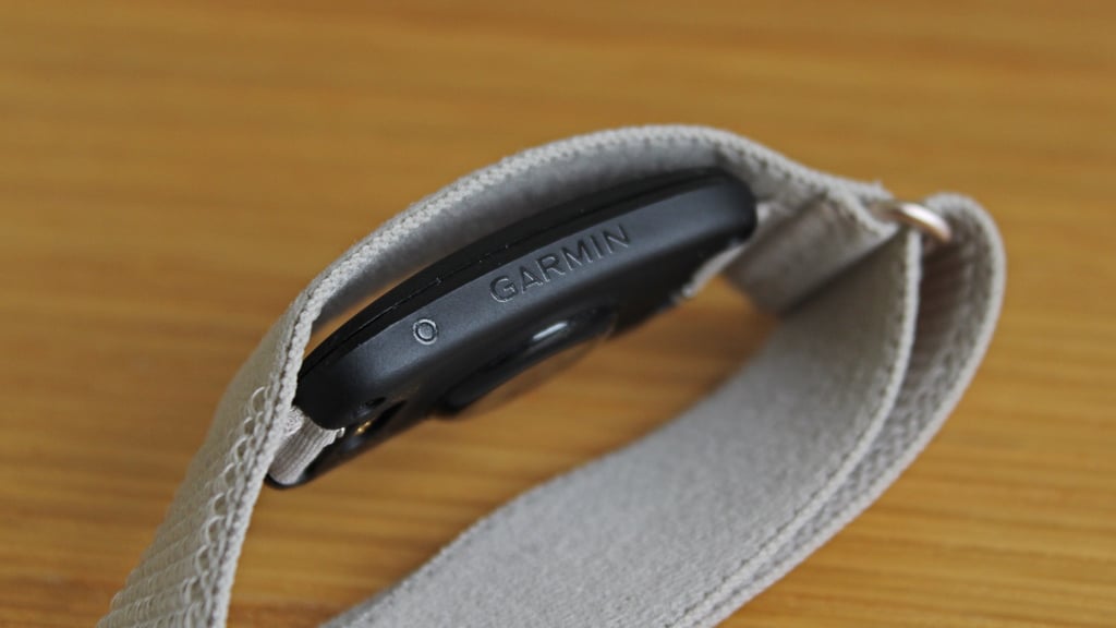 garmin cirqa smart band logo stamp