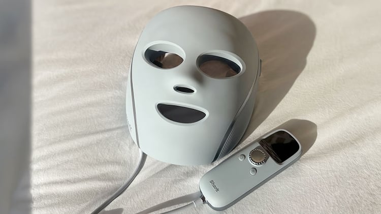 shark cryoglow led face mask review featured image