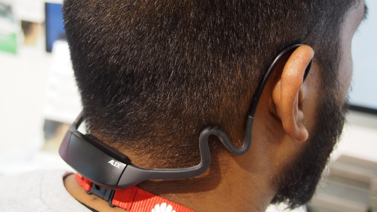 Alex posture tracker first look: The wearable that wants to end 'text neck'