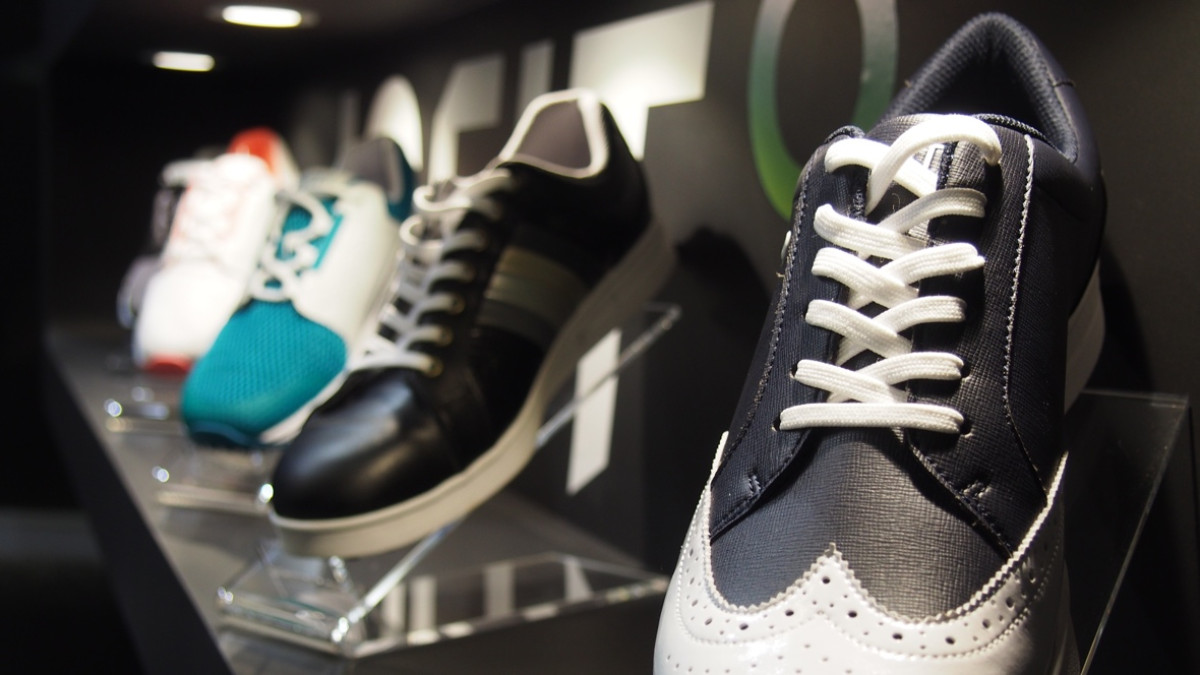 Iofit smart shoes first look: Fixing golf swings and squats from the feet