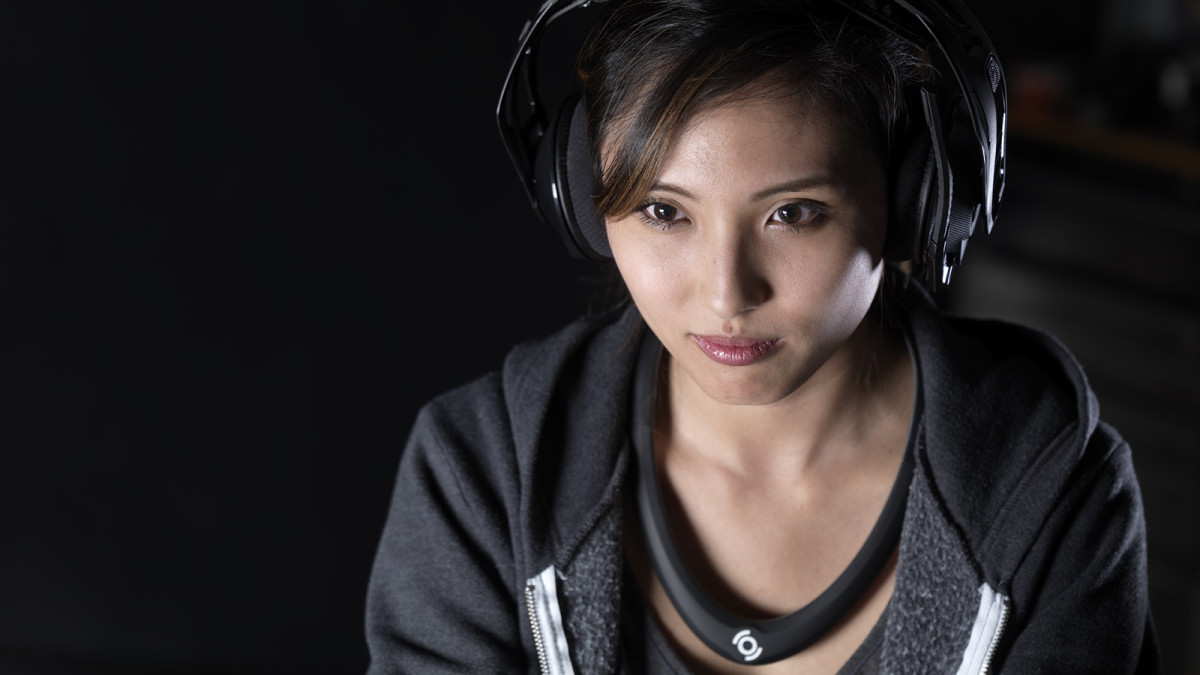 OmniWear’s gaming necklace turns you into Spider-Man with a machine gun