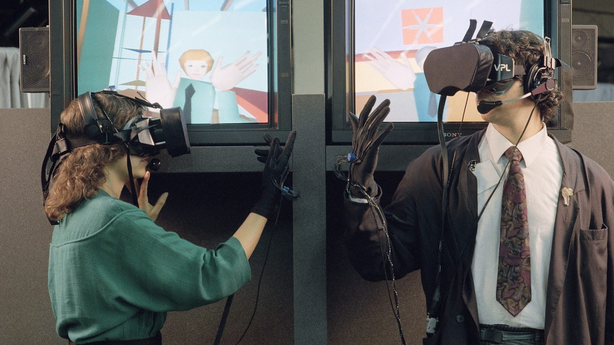 Valve and Oculus are forging different paths, and I'm not sure which is best for VR