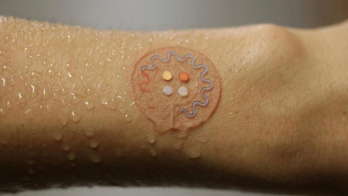 Smart sweat-detecting skin patch knows when you're dehydrated