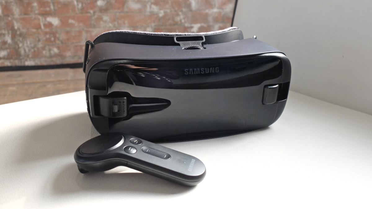 Samsung drops new Gear VR finish and Samsung VR service