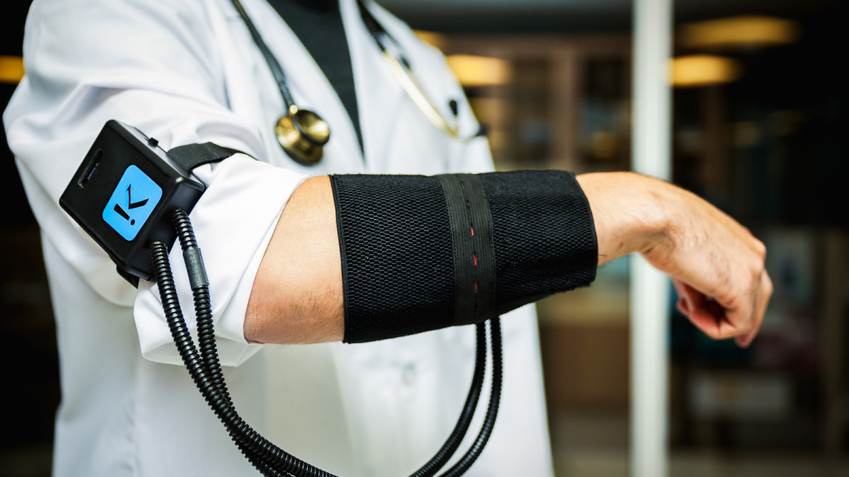 This device lets people feel the symptoms of Parkinson's