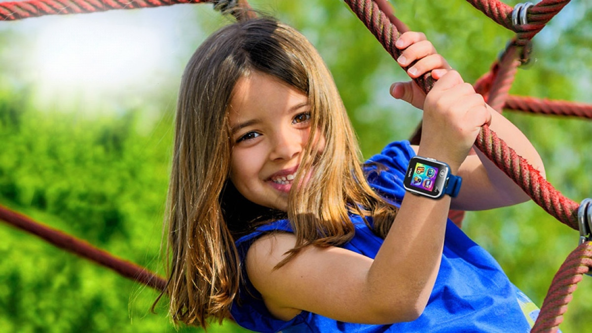 VTech's Kidizoom DX2 smartwatch has two cameras and AR games