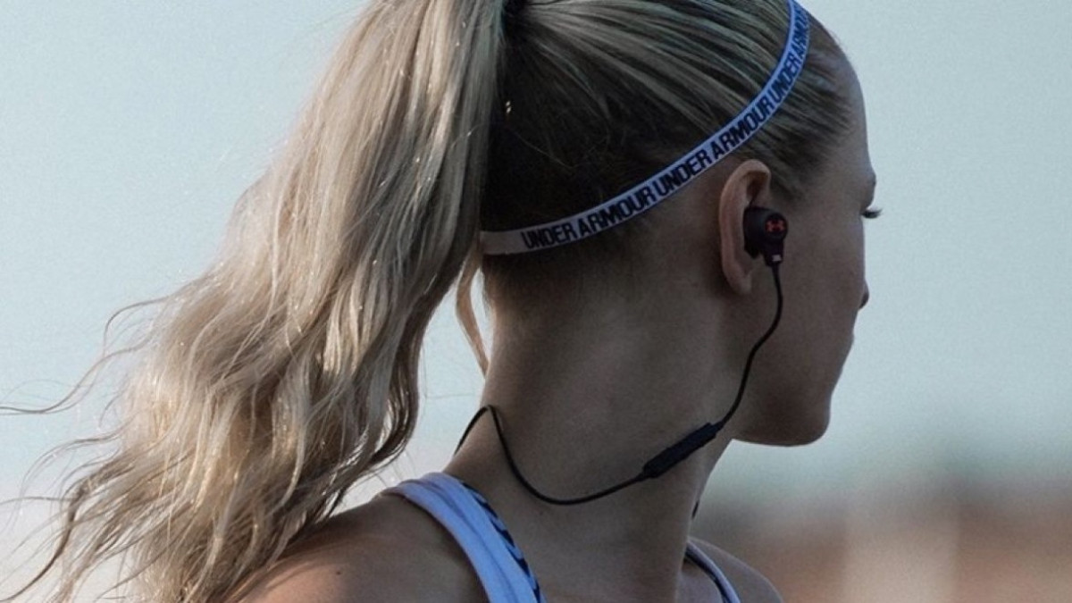 Bluetooth headphones make up half of wearable shipments
