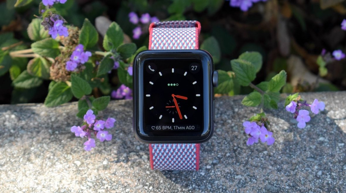 The new watchOS 4 update fixes Apple Watch Series 3's cellular glitch